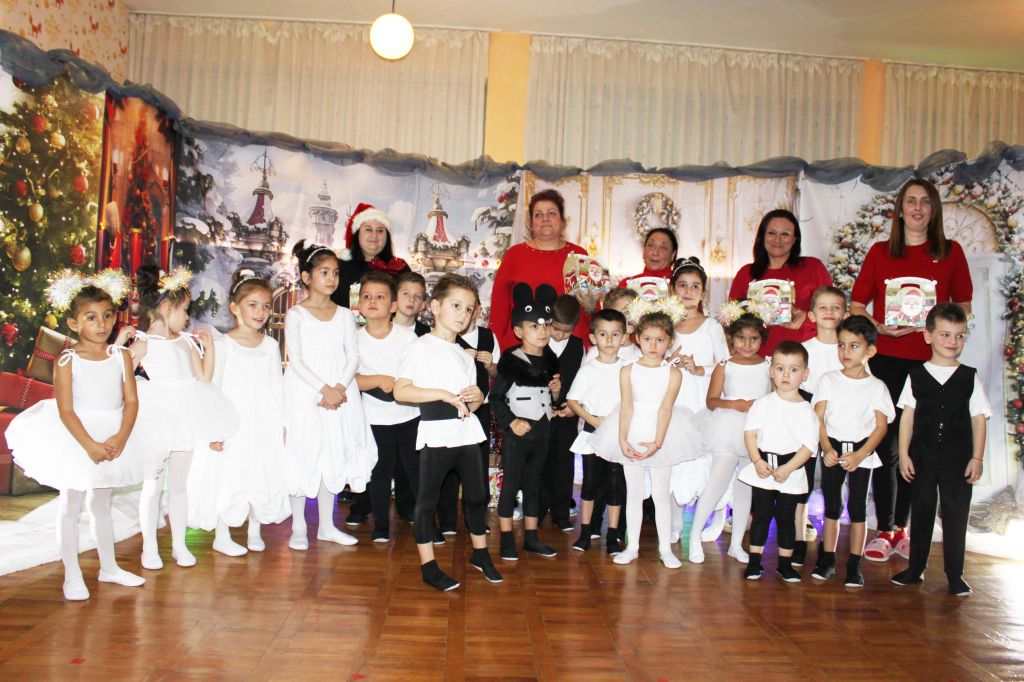 Коледно тържество 2024 г. - голяма снимка